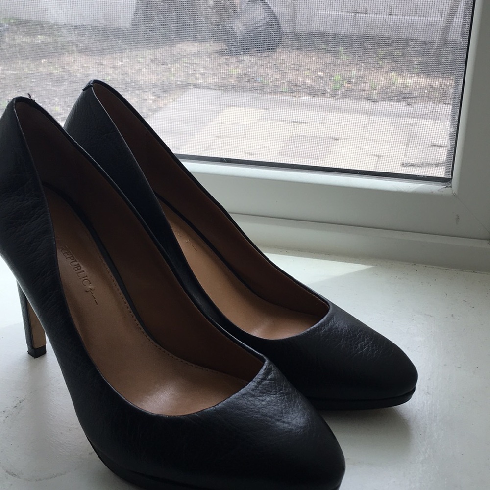 BR Black Leather Pumps with Almond Toe - sz 8